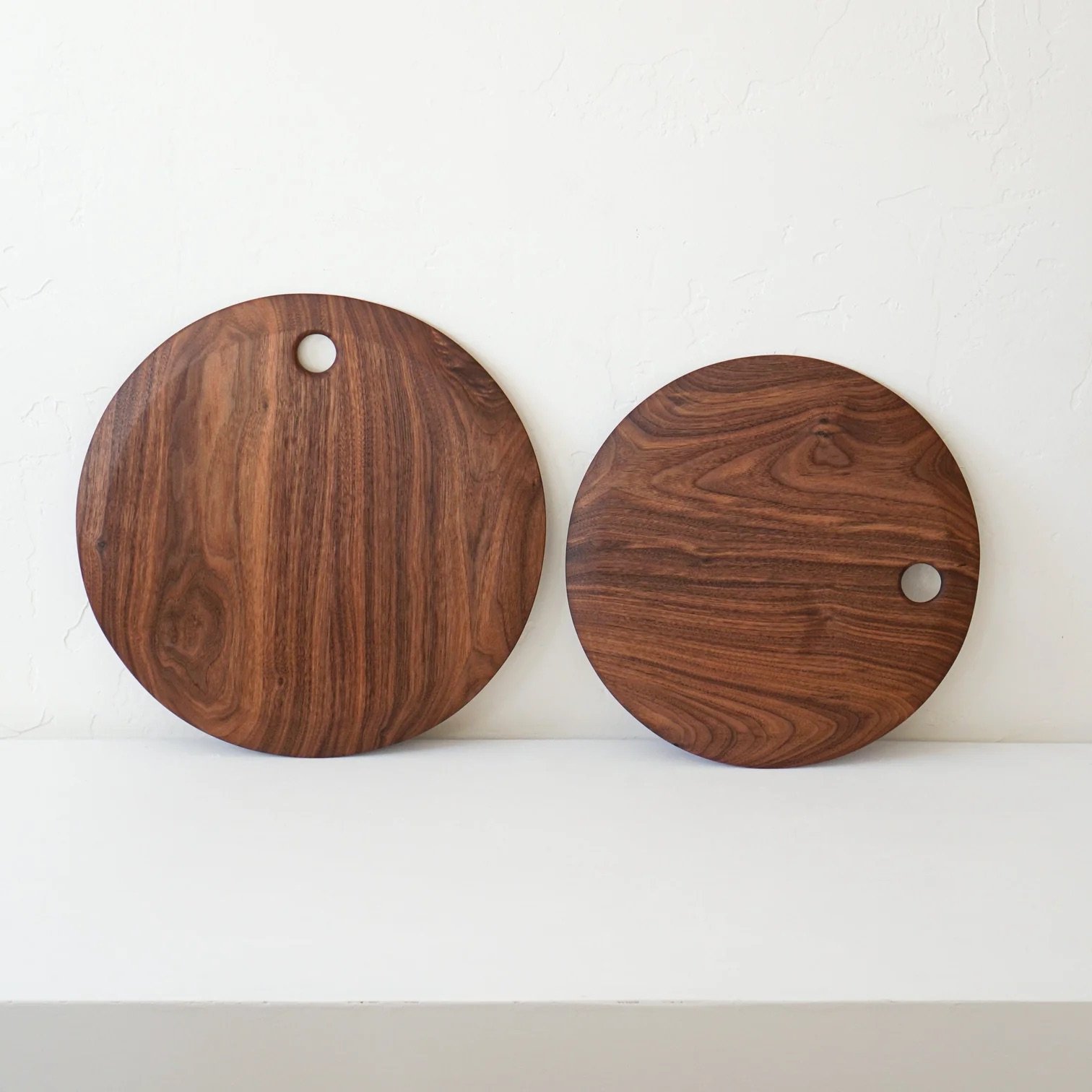 the-wooden-palate-cutting-boards-14-aria-serving-cutting-board-in-walnut-38644999651583_1512x.jpeg