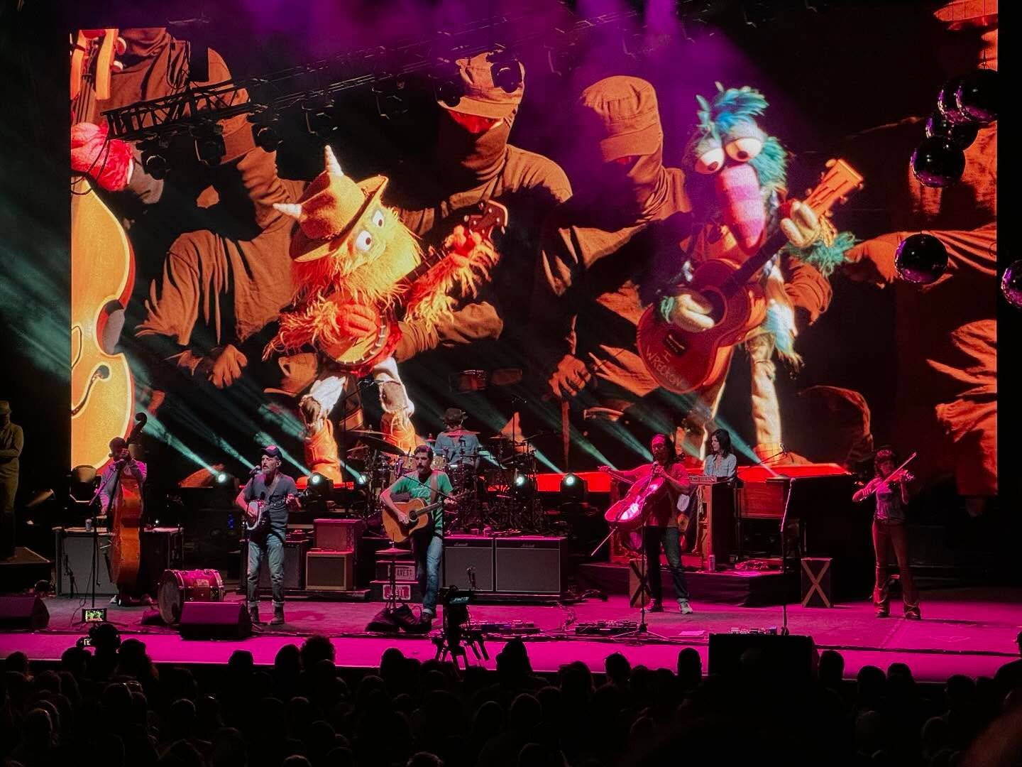 Spent the last week with an incredible group of folks on tour with @theavettbrothers Can&rsquo;t wait to get back on the bus with these goofs. Huge thanks to @paulmcginnispuppetry for bringing me on.  Puppets by @jimhensonscreatureshop 
Fellow puppet