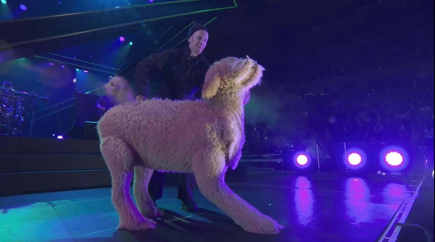 I had the honor of ringing in the new year performing with @phish at @thegarden 🎉 Our team at @simplemischiefstudio did an incredible job fabricating these puppets (including this big ol&rsquo; sweetie dog - McGrupp) 🐶 Getting to share the stage wi