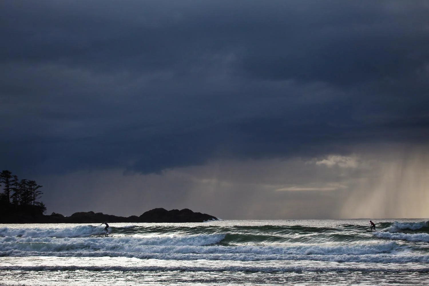  The last 10 seconds of the O'Neill CWC as Eric Geiselman and Josh Kerr ride the same wave: Chesterman Beach, Tofino 