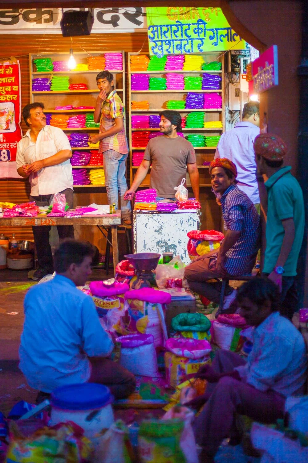  Men prepare powdered paint for the next day: Jaipur, Rajasthan 