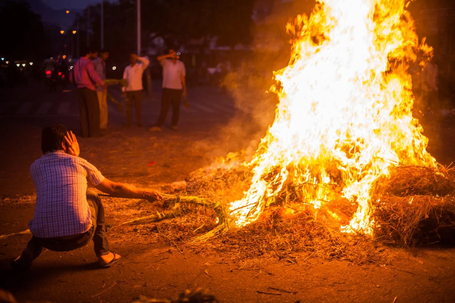  A Holika Bonfire ablaze in the city center of the Pink City:&nbsp;Jaipur 