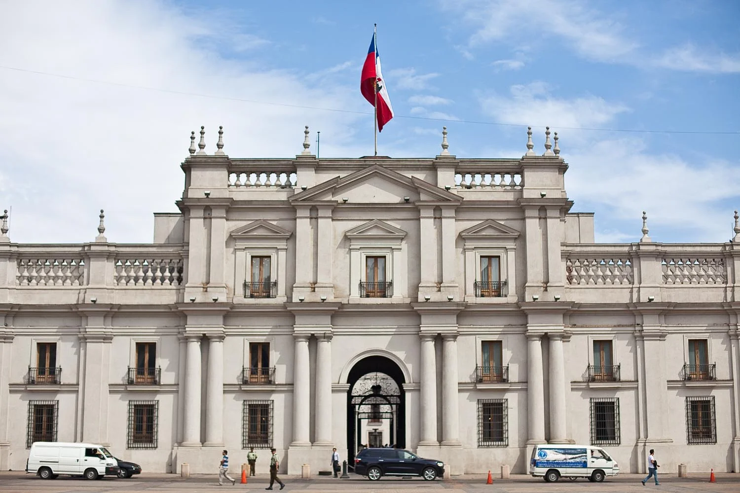  Palacio de la Moneda: Santiago, Chile 