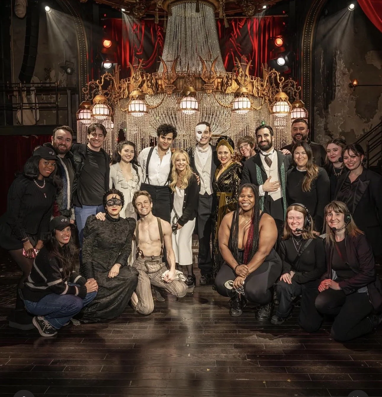 Some of the Masquerade Company with Sarah Michelle Gellar 
© Thomas Mundell