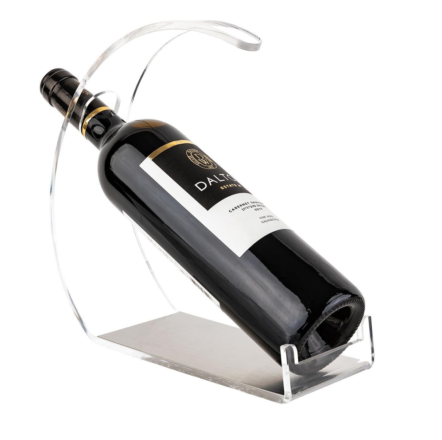 Serving Seder wines with style and panache with the Metalucite wine holder. And if you&rsquo;re a guest, gift the wine with it and your host will be thrilled!

 #wine #wineholder #kiddush #4cups🏆🏆🏆🏆 #fourcupsofwine #pesach #passover #pesachseder 