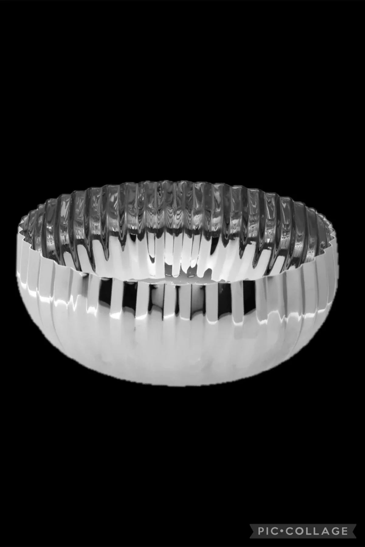 Round Bowl with Mirrored Ruffle Design