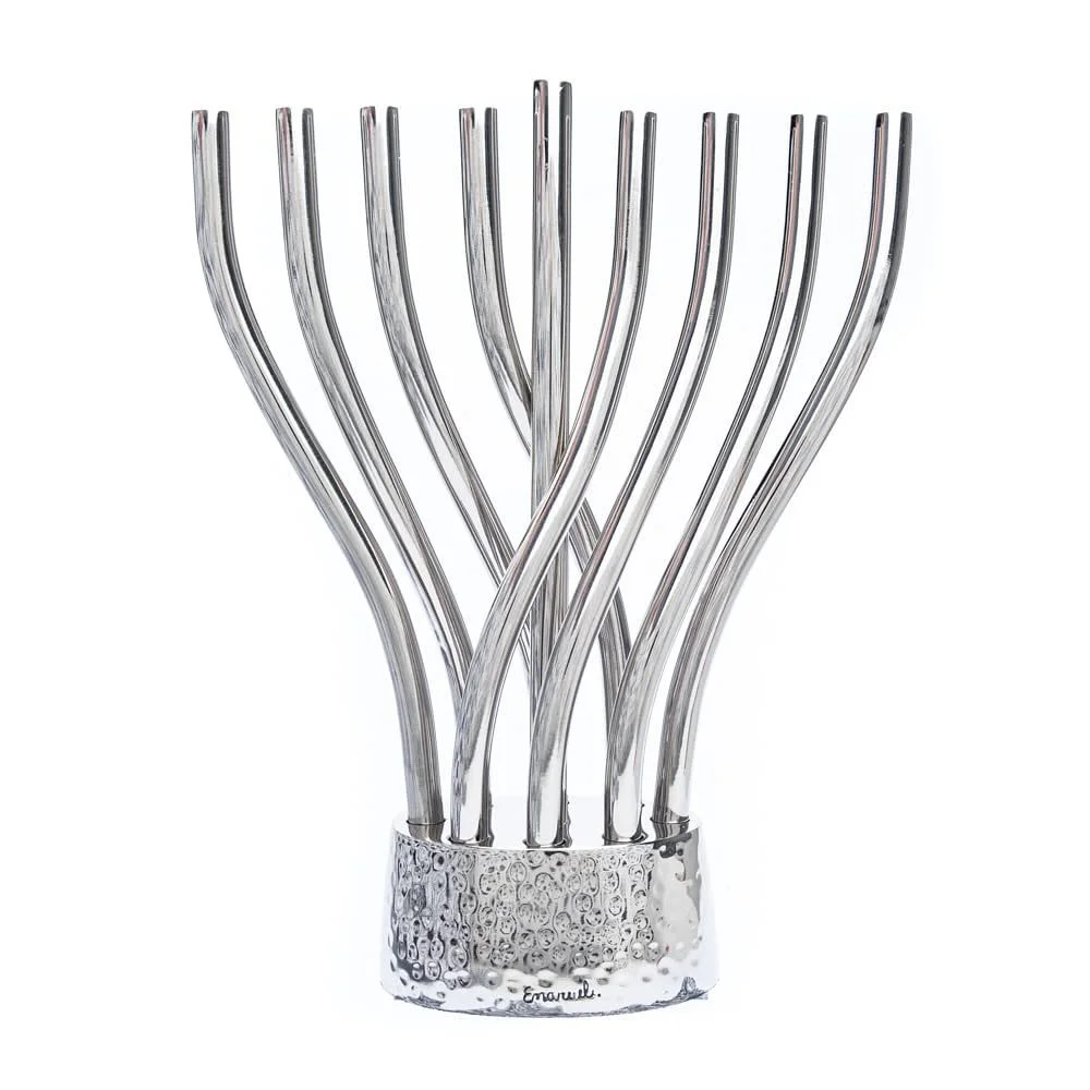 Stunning 🕎
 #menorah #silvermenorah #judaica #modernjudaica #chanukah #hannukah #8daysofchanukah #chanukiah #thedoilylady