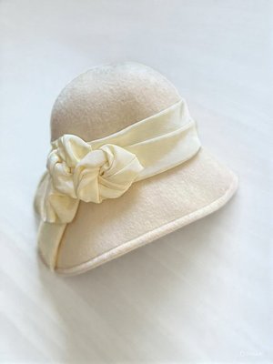 Soft velour asymmetric hat Refined Ladies main image 4