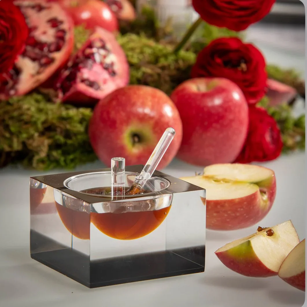 apeloig smoke honey dish tablescape.jpg