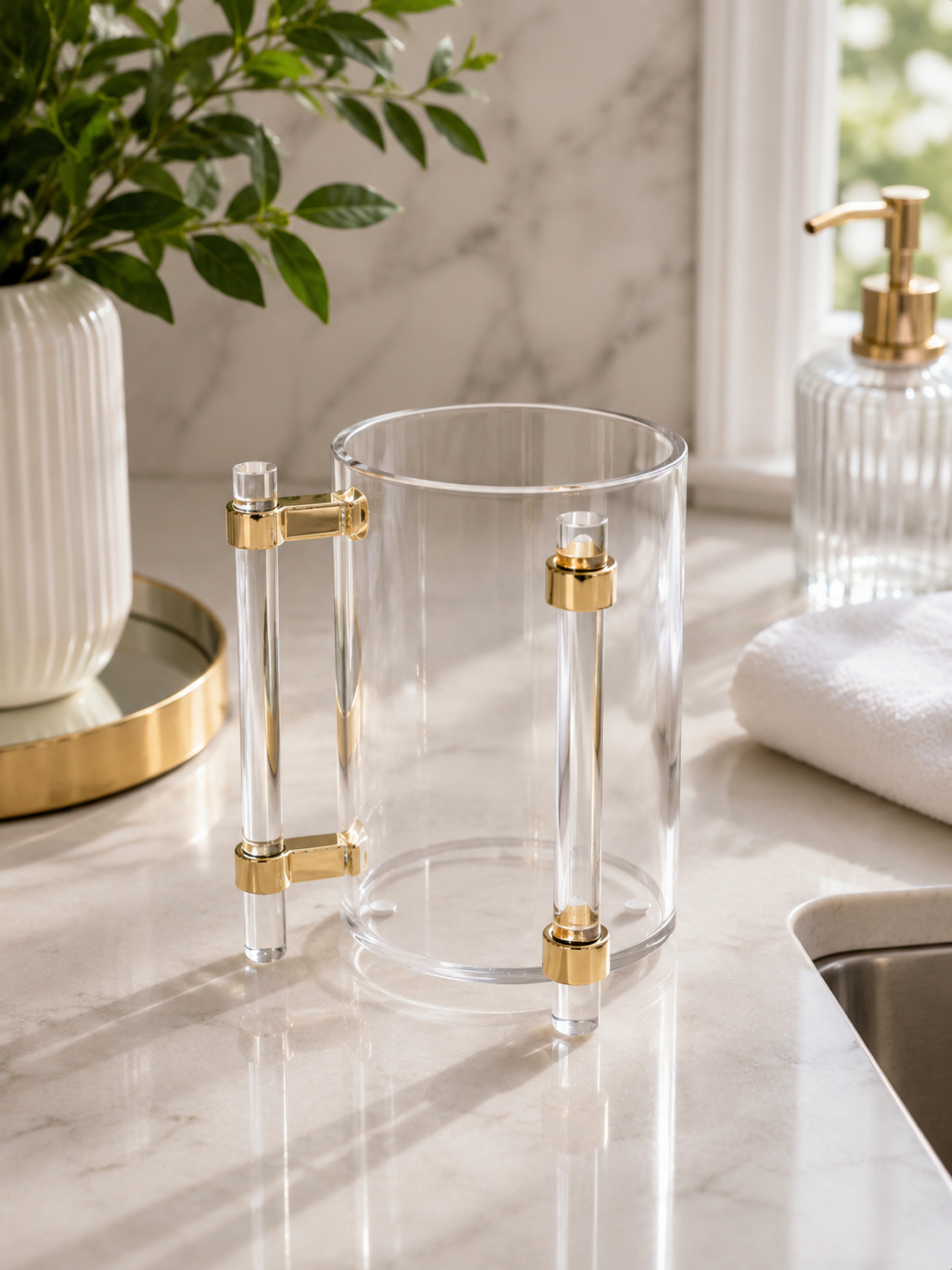 btshalom lucite with clear handle cup.PNG