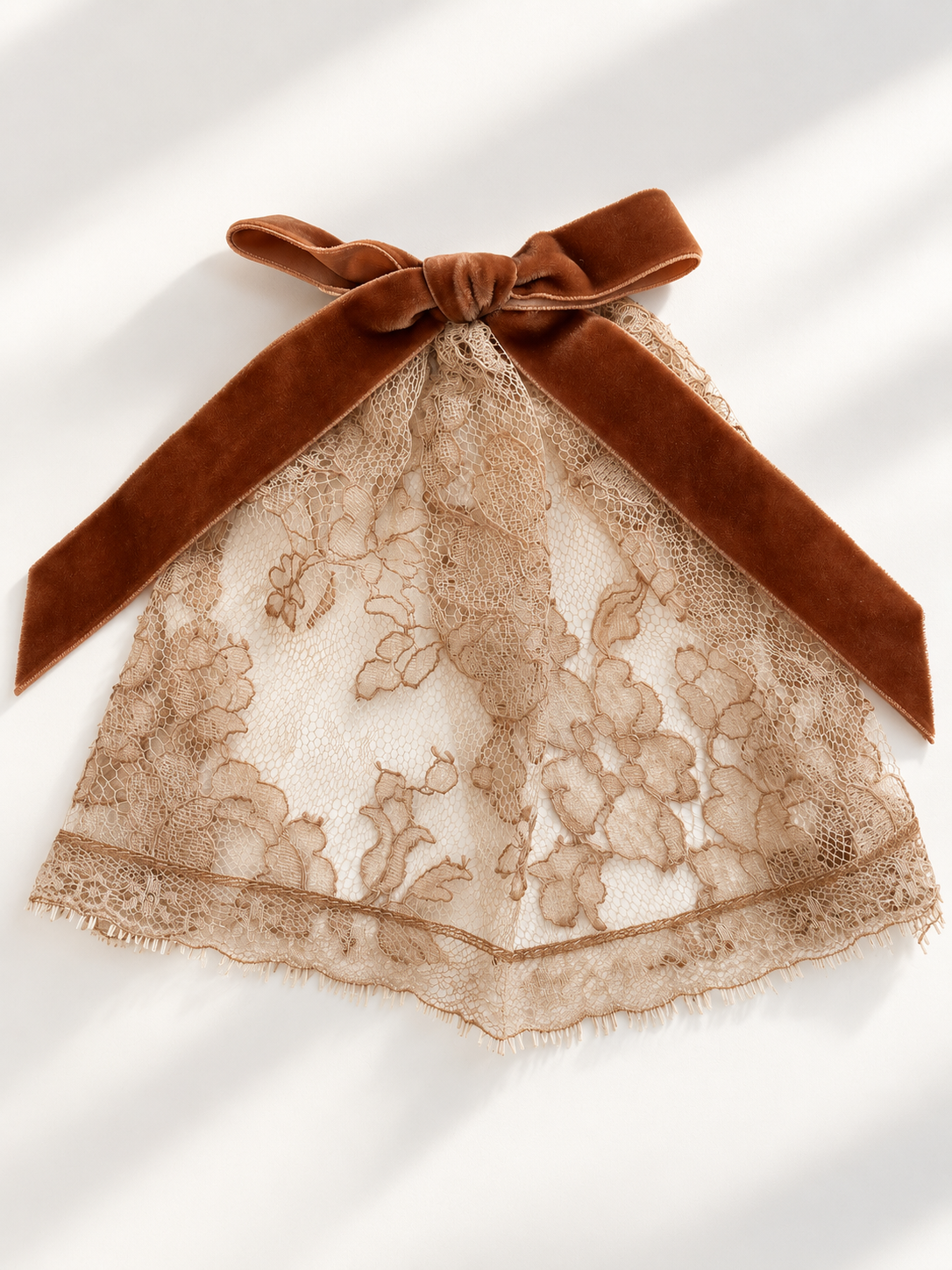 carolina beige with chestnut bow.png