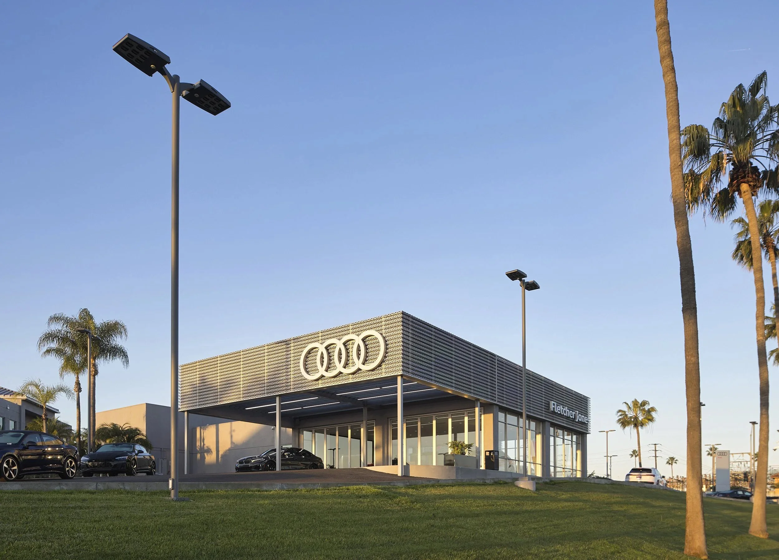 Auto Delearship Audi Showroom Exterior