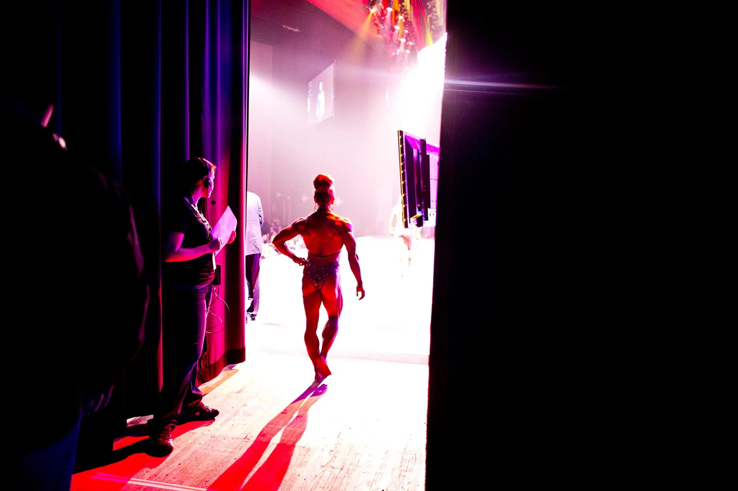 Bodybuilding competitor walks on stage