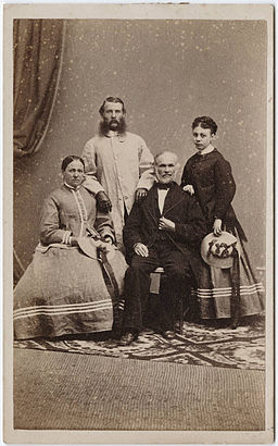 Portrait of a family, Thomas Houseworth 