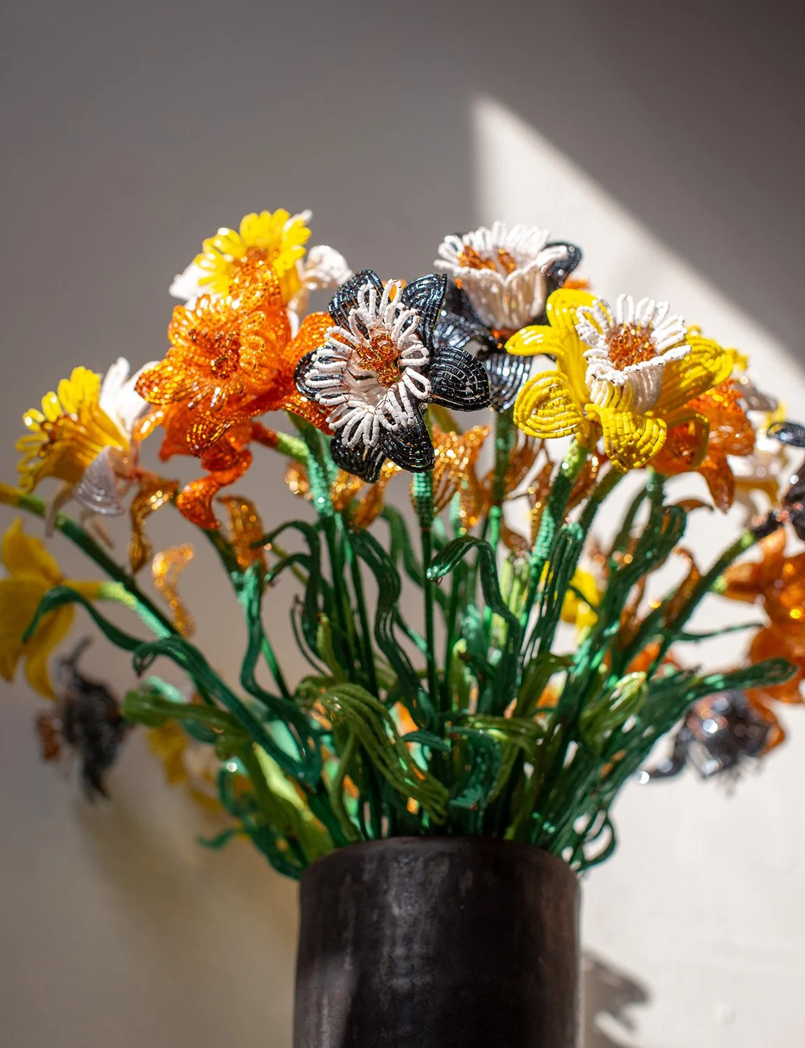 mixed-daffodil-bouquet-five-colors-beaded-sculpture-17.jpg