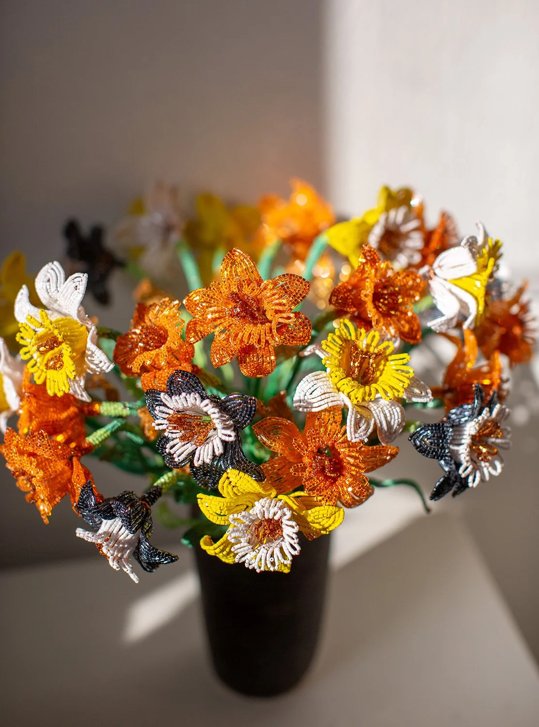 mixed-daffodil-bouquet-five-colors-beaded-sculpture-13.jpg