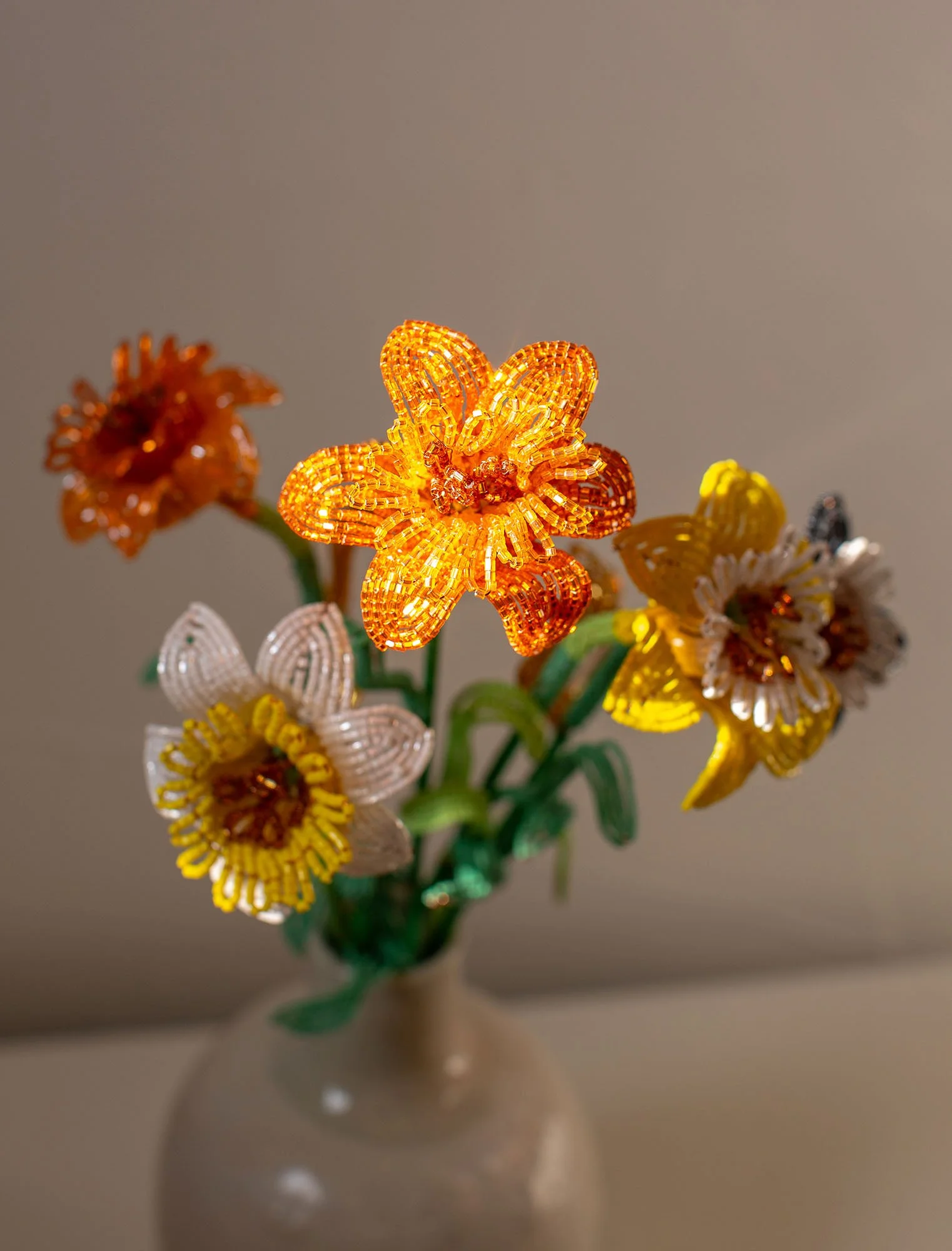 mixed-daffodil-bouquet-five-colors-beaded-sculpture-24.jpg
