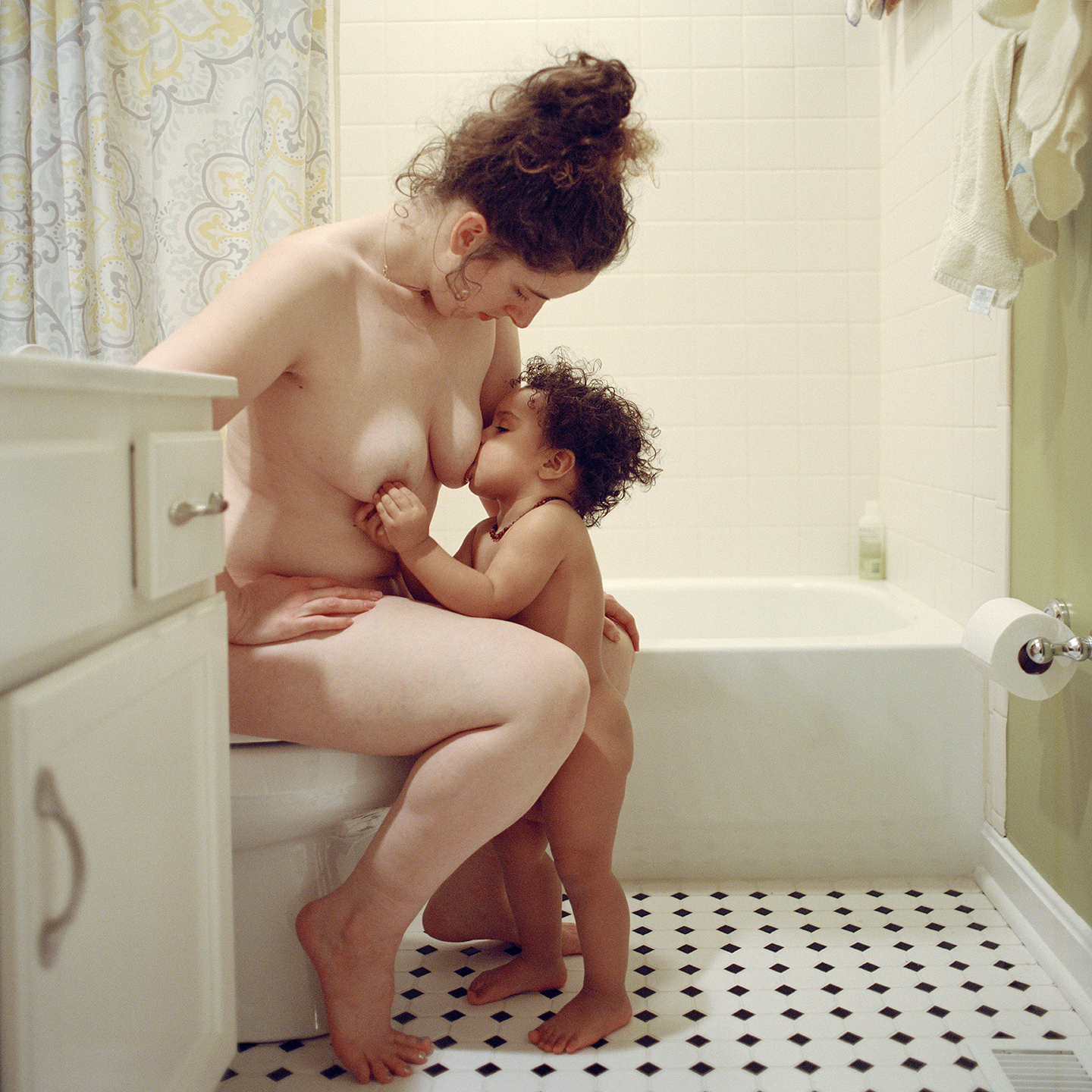 Nursing and peeing, Cincinnati, Ohio 2015