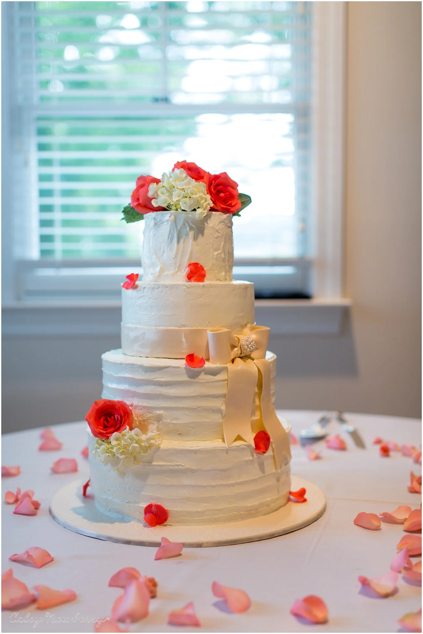 wedding-cake-with-hydrangeas.jpg
