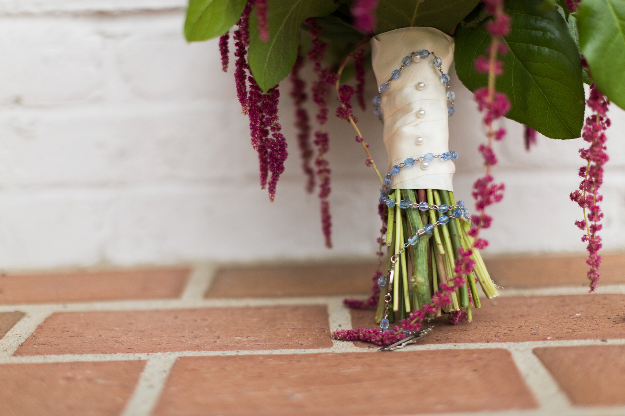 rosary-beeds-on-wedding-bouquet
