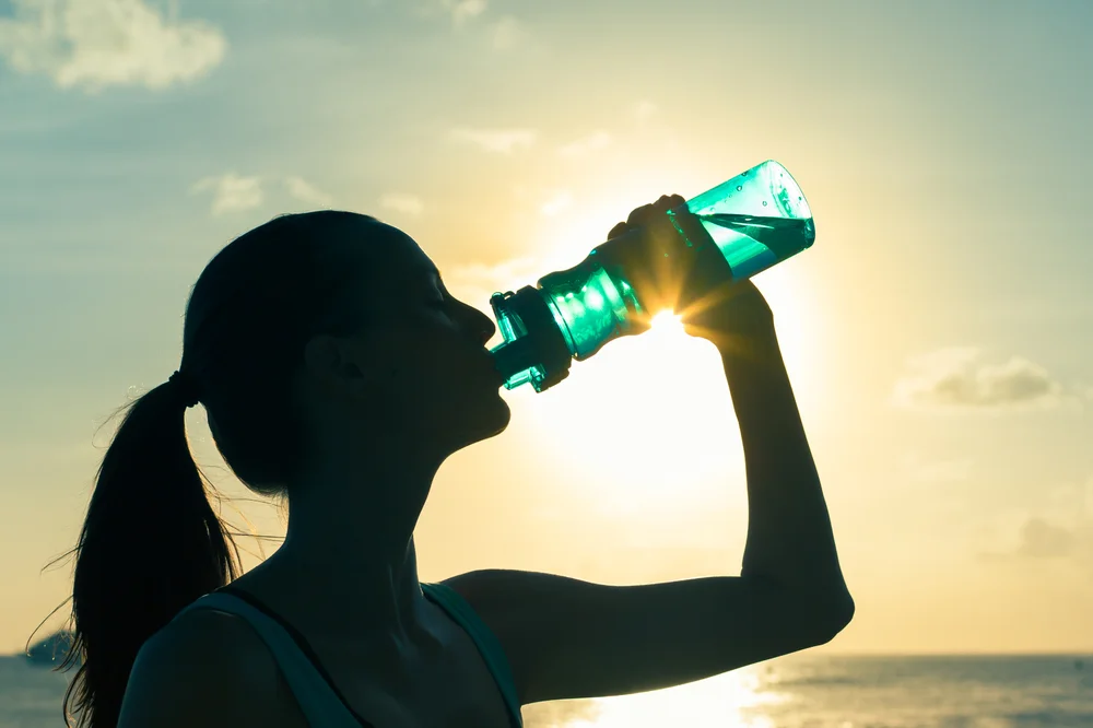 Athlete drinking water shutterstock_345583352.jpg