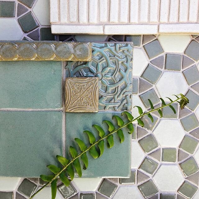 Ready for a little pattern?

#handcrafted #tile #pattern 
#texture #interiordesign #interiordesigner #fireplace #backsplash