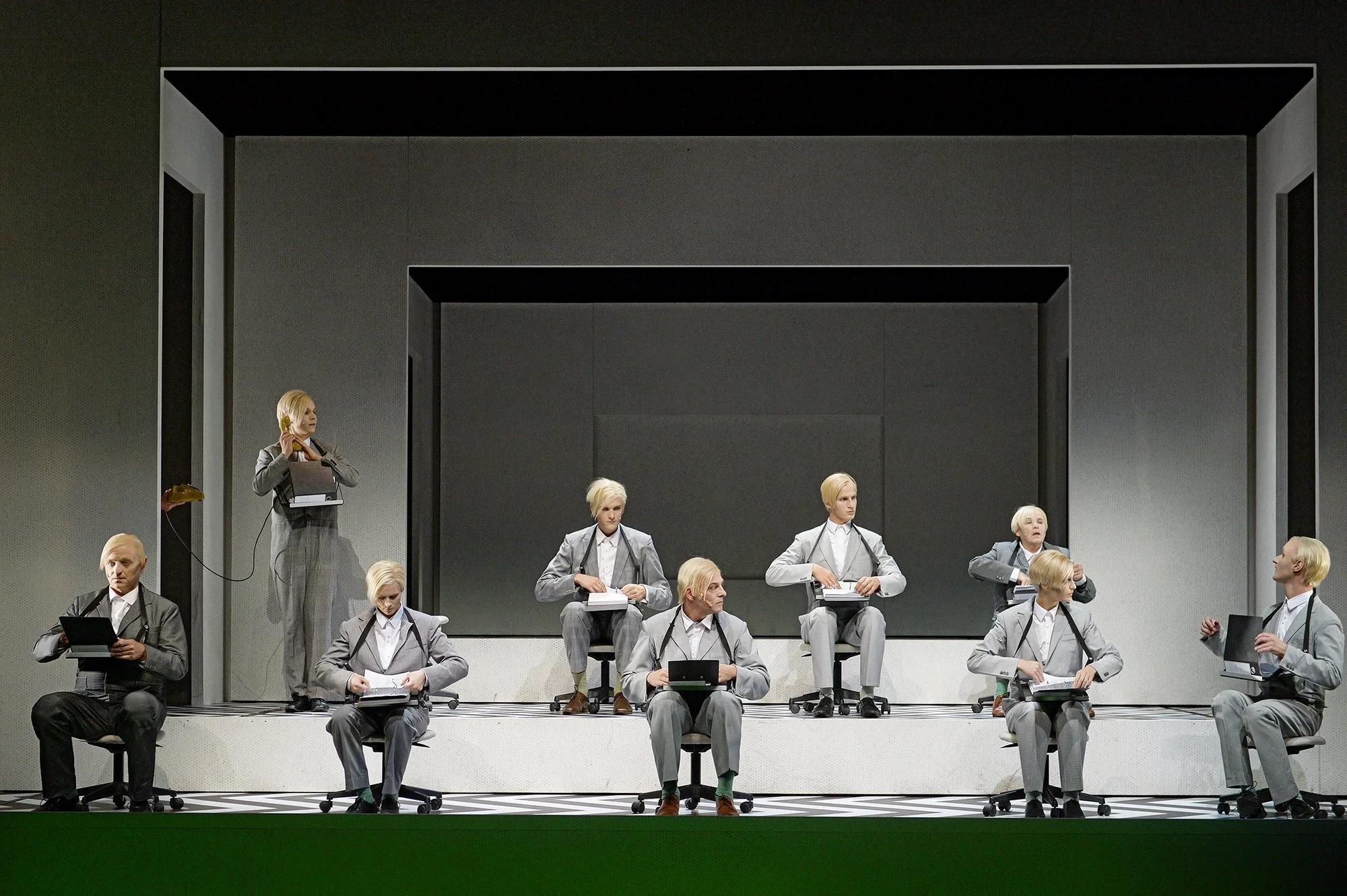 Der-Prozess_Ensemble2_c_Andreas-Etter.jpg