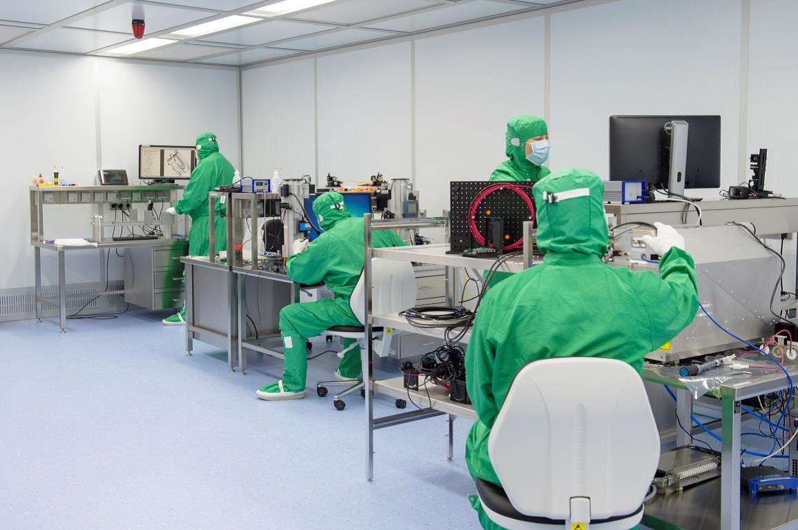 CleanCell cleanroom at Excelitas' Qioptiq site.png