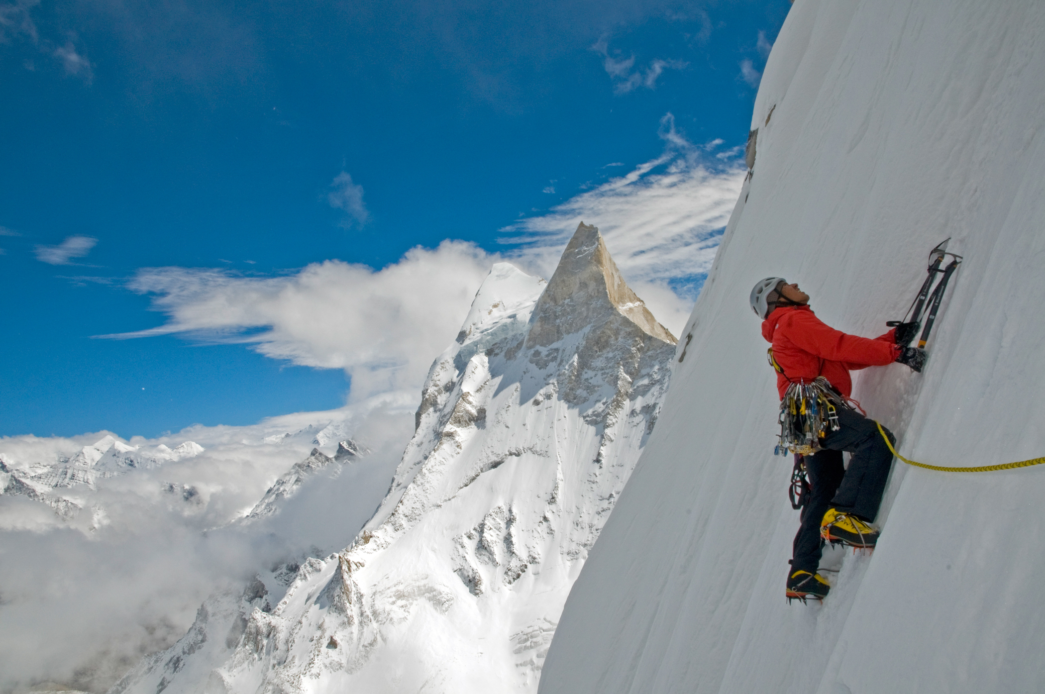 Jimmy Chin leading an ice pitch during the 2008 Meru attempt.