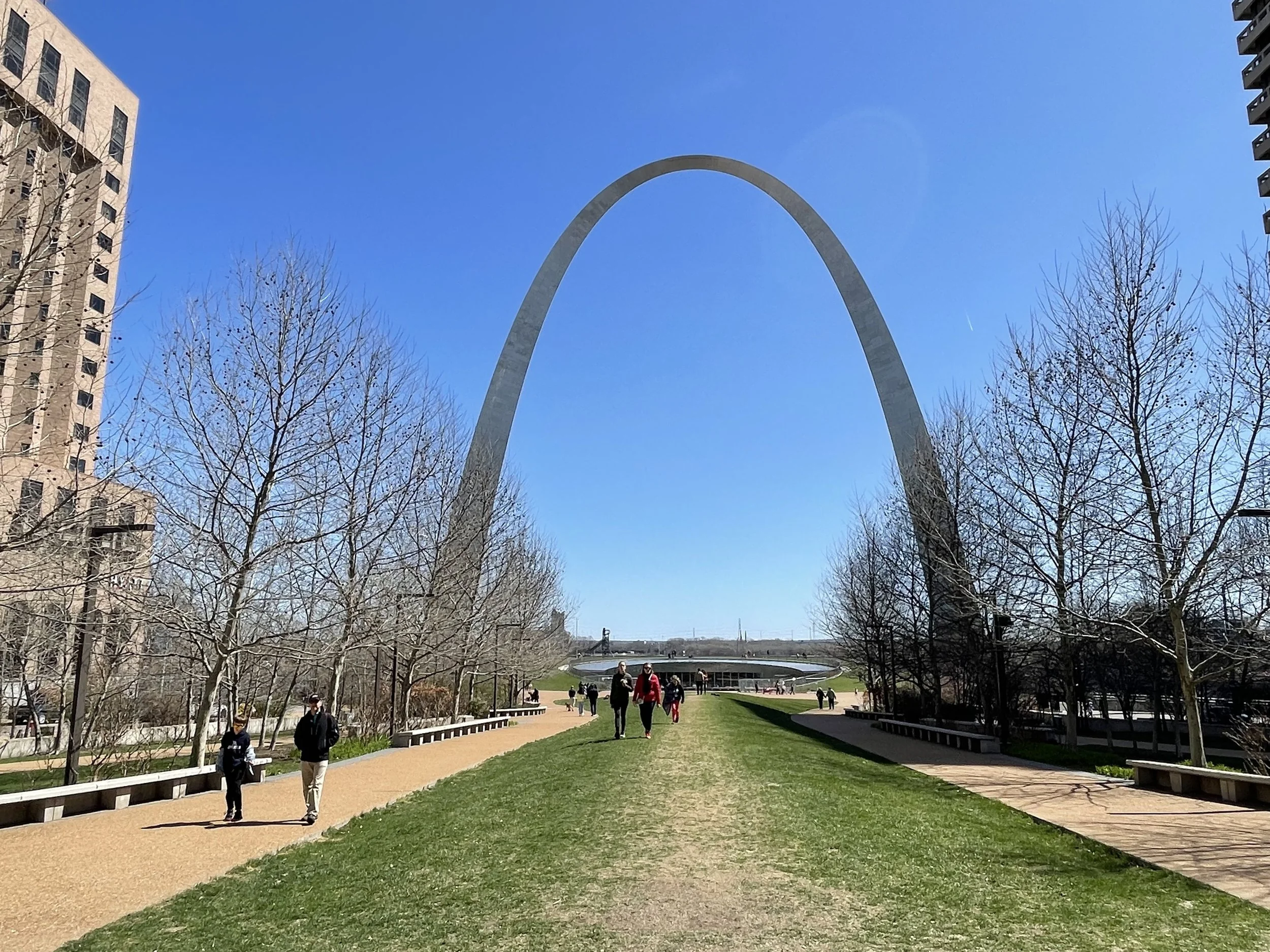 St. Louis Travel Guide: Exploring the Gateway City