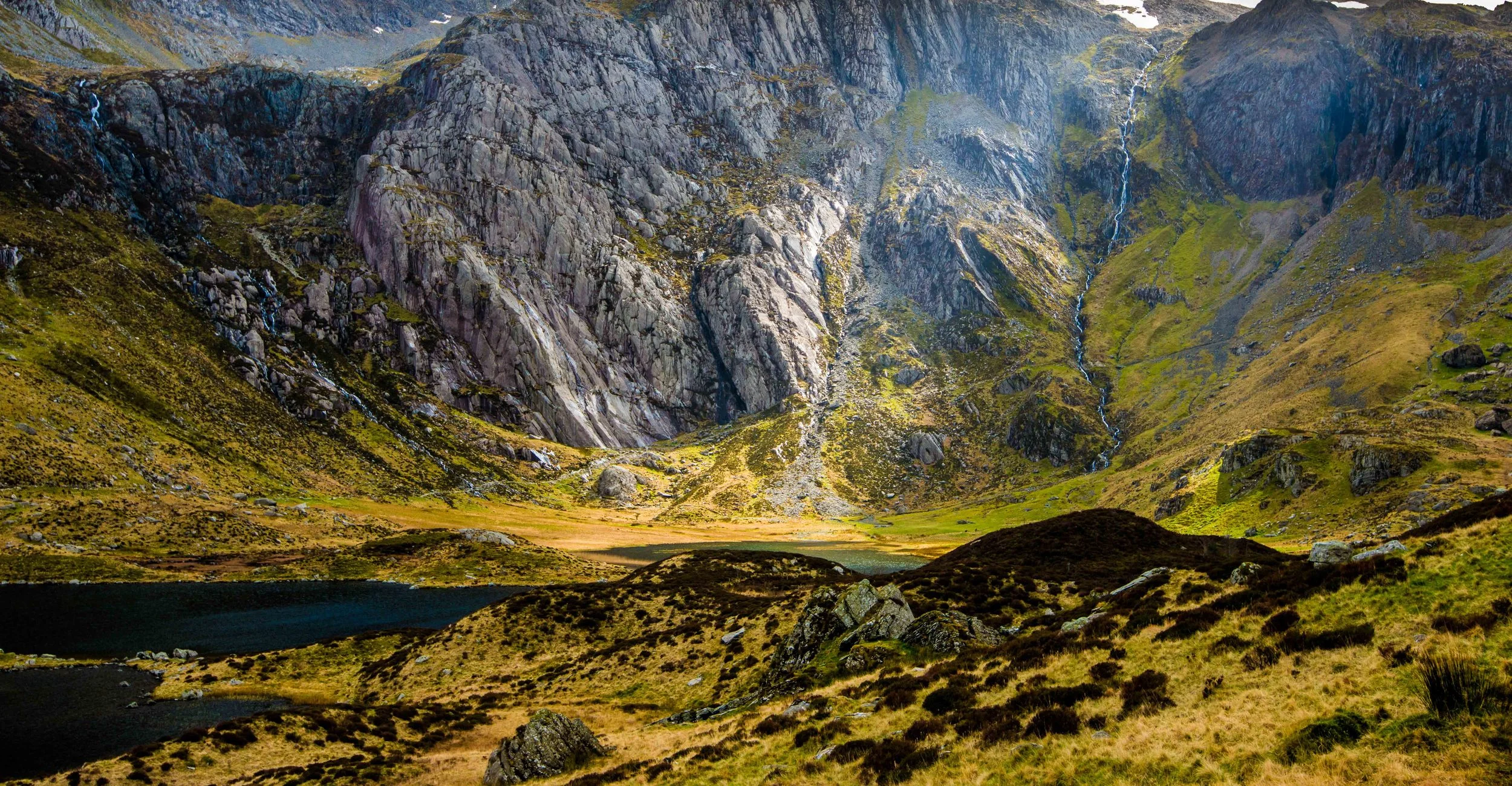Shafts of sunlight, autumn ochres 