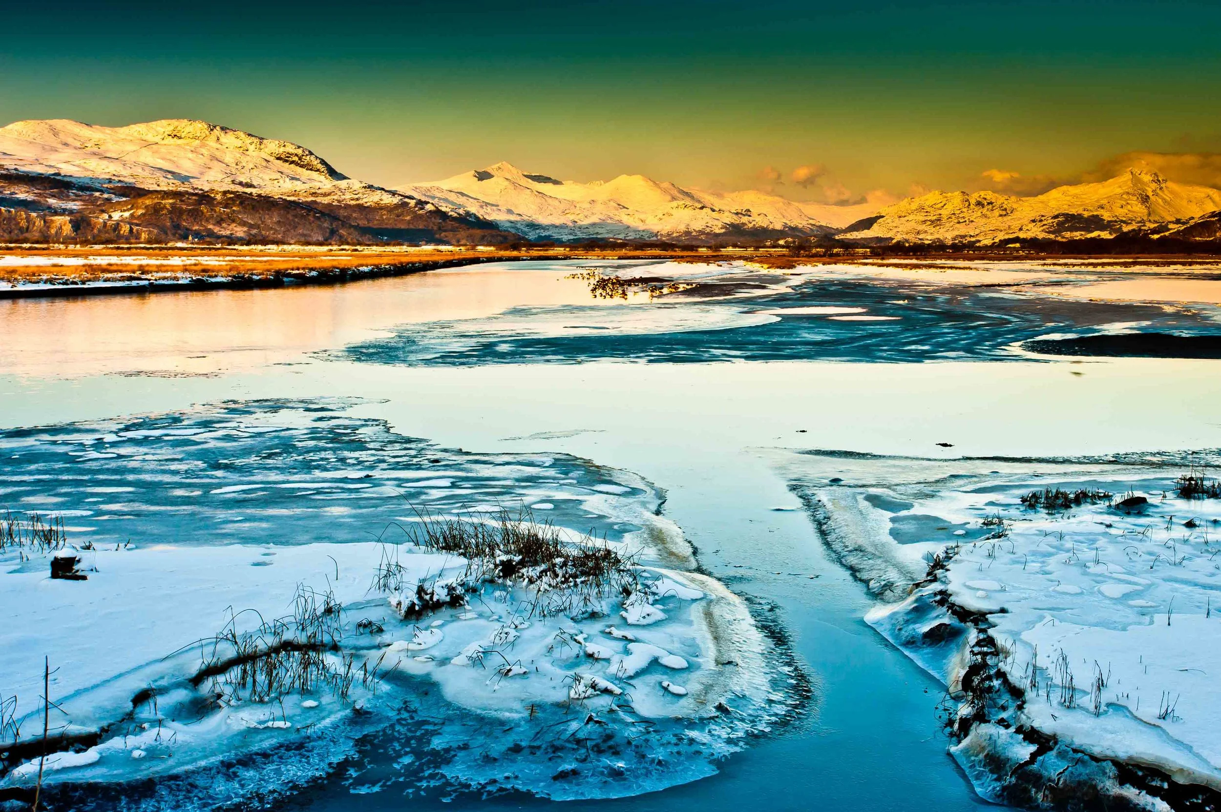 Afon Glaslyn - ice blue