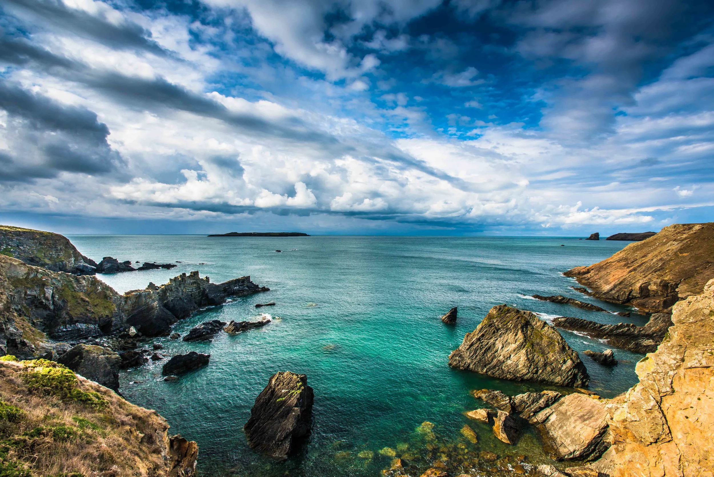 Broadsound blue clouds