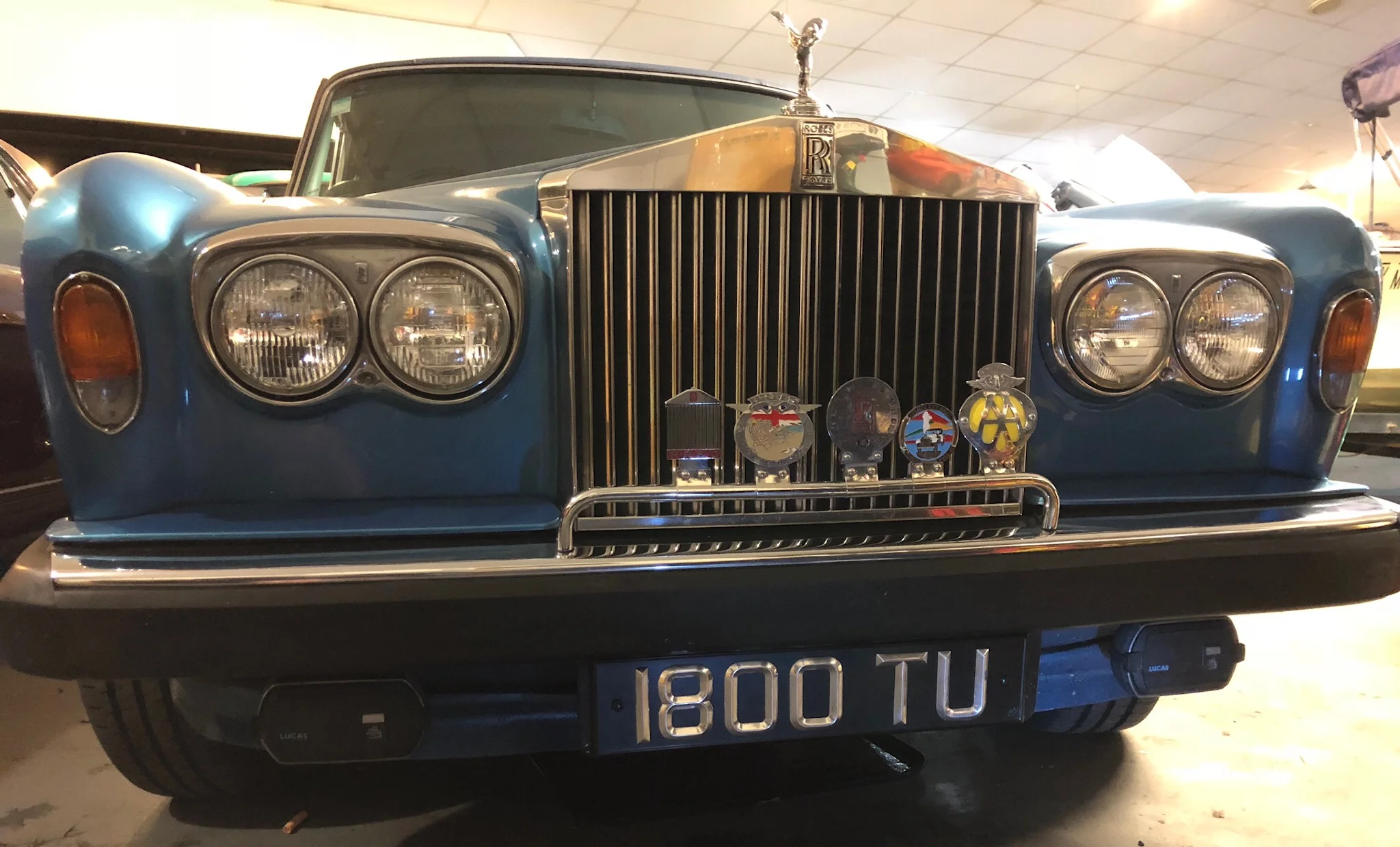 1800 TU, Silver on Black, indoors.jpeg