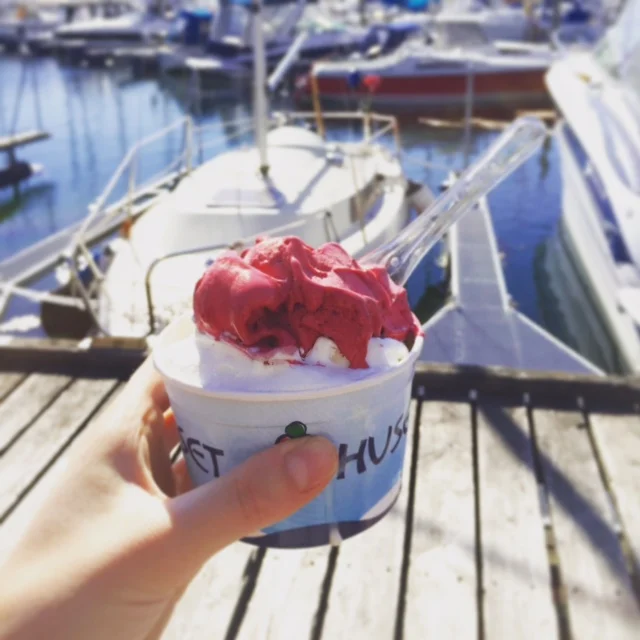 Ice cream with a view in Marselisborg Marina.