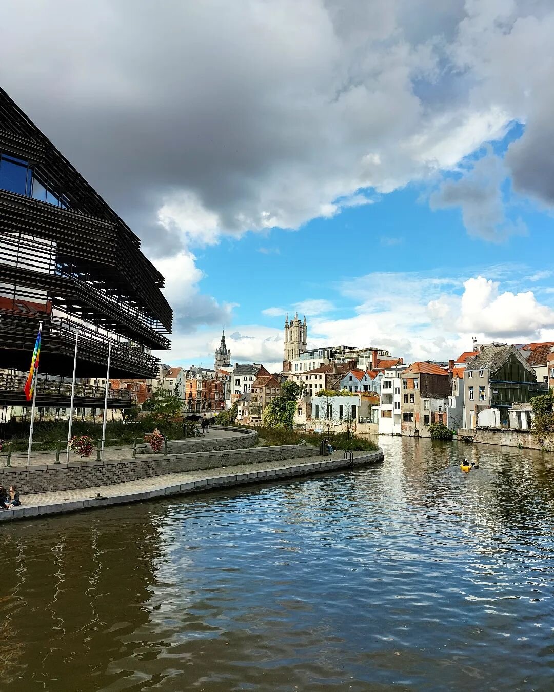 Home is where the canal is 🇧🇪

#gent #ghent #belgium #belgian #flanders #vlaanderen #dekrook #home #travel #europe #flemish #belgie #library #architecture #canal #river #european #thuis #homesweethome #view #city #medieval