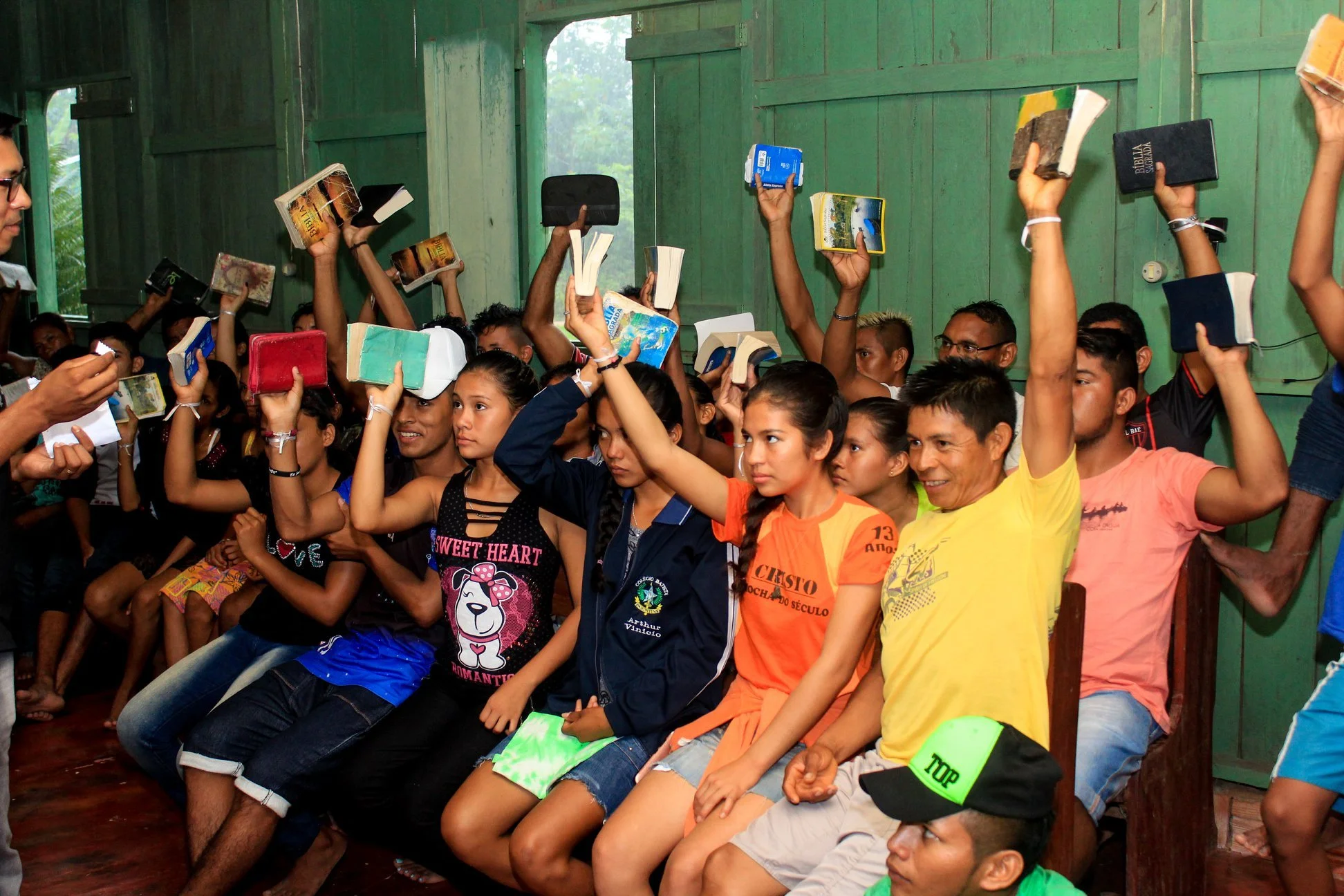 One trained leader impacts entire communities with God's love.
Join the mission: amazonvida.org/support-us