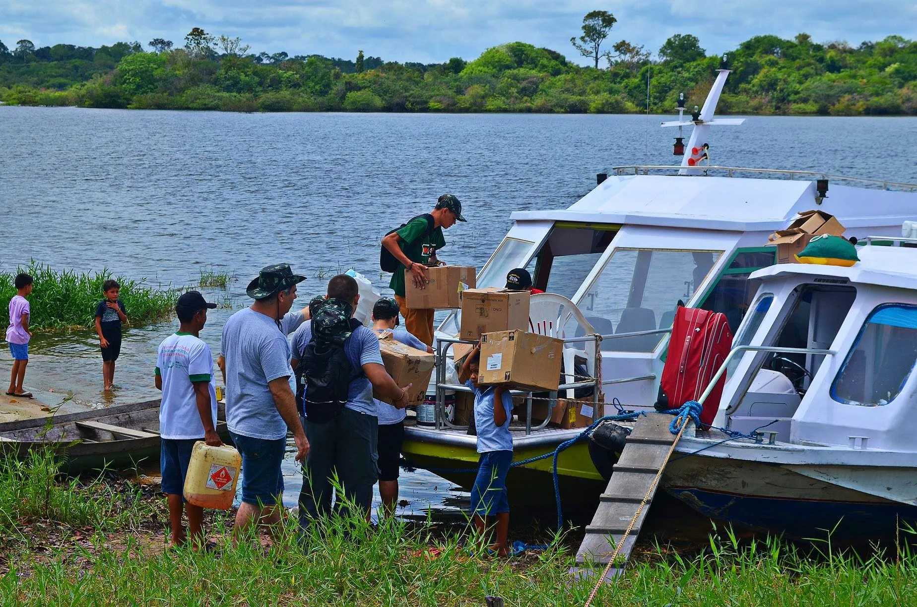 Since 1952, AmazonVida has been flowing with purpose through the Amazon. What started as a single stream in Parintins has become a mighty current of gospel transformation. 

Your year-end gift creates a current of hope - flowing through our missionar