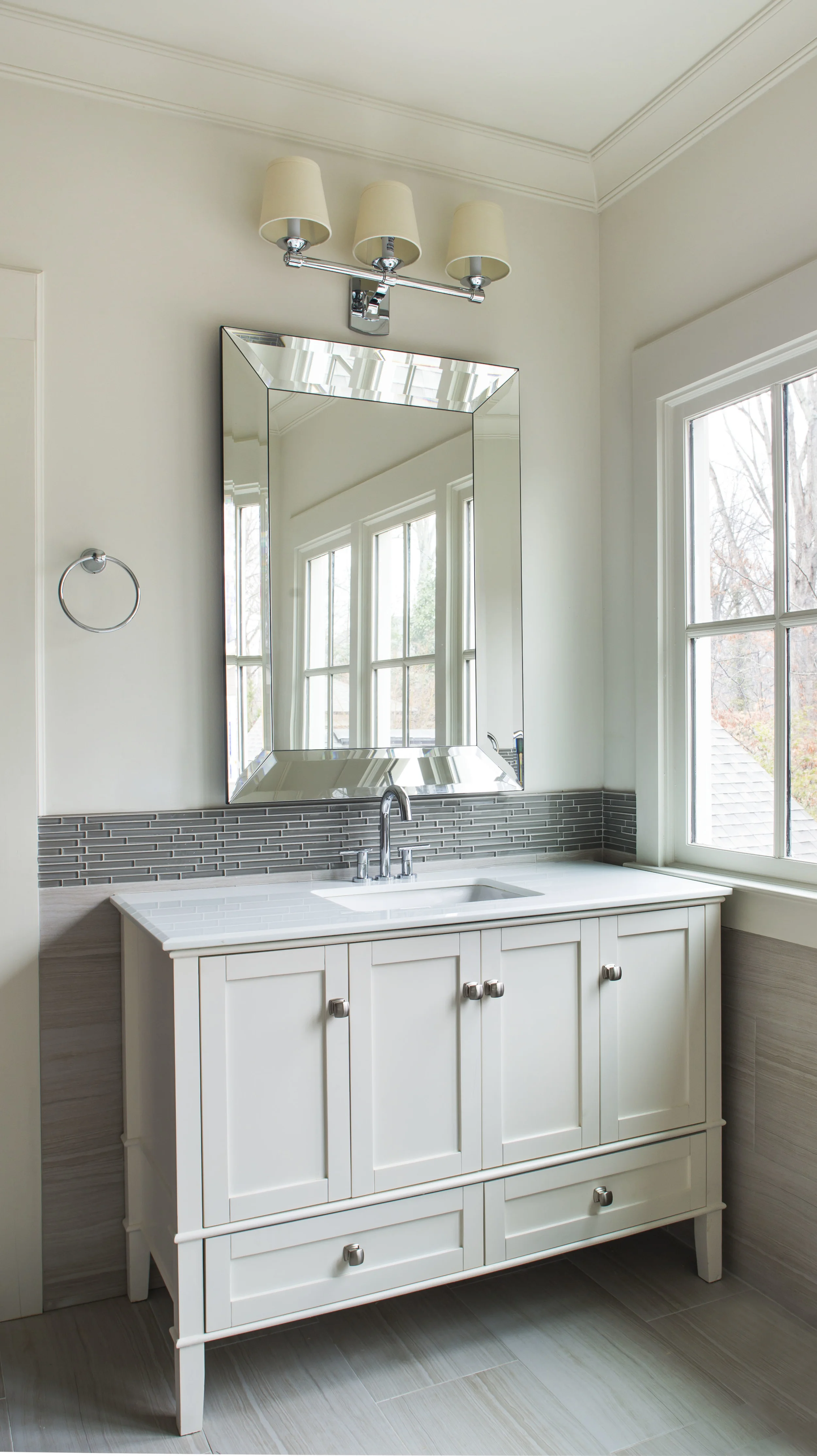 woodrowguestbath.jpg