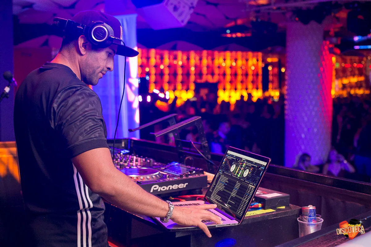 Conga Room - 5-18-2018 green room - Beau McGavin Images-43.jpg