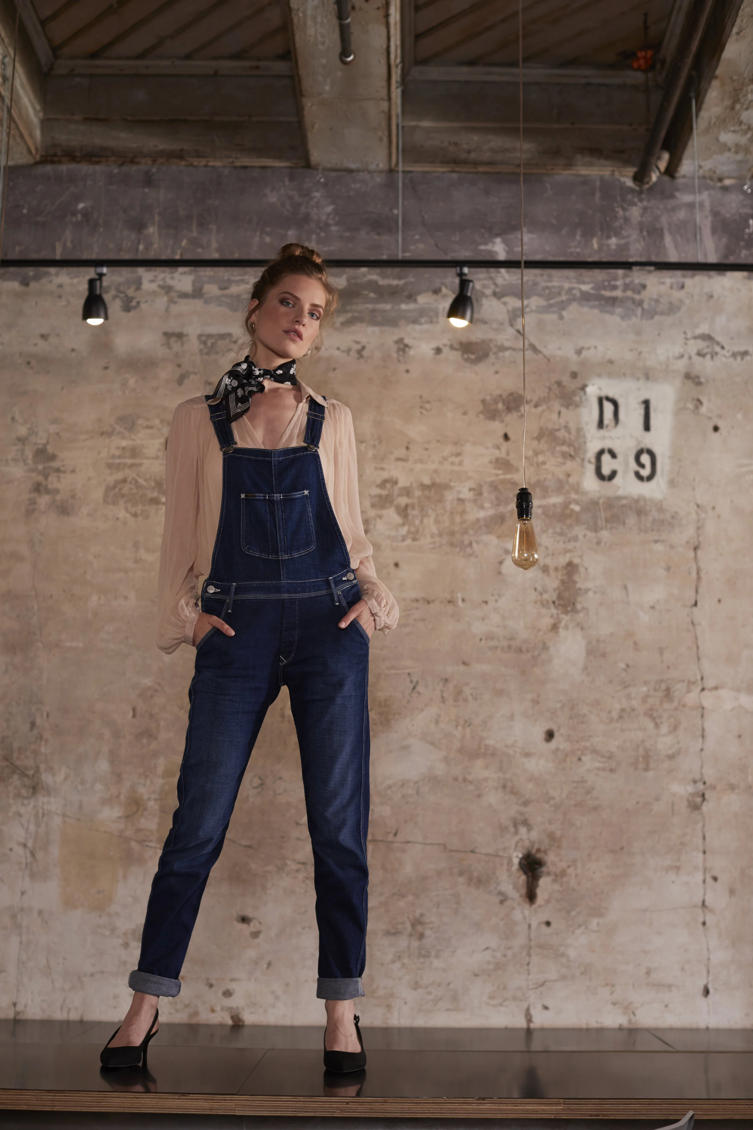 38DQY19_F_EU_RelaxedBib_Overalls_11806.jpg