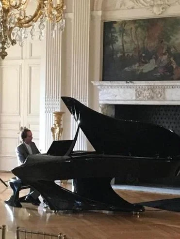 Geregely Bogányi in the Rosecliff mansion, during the Newport Music Festival 2016.