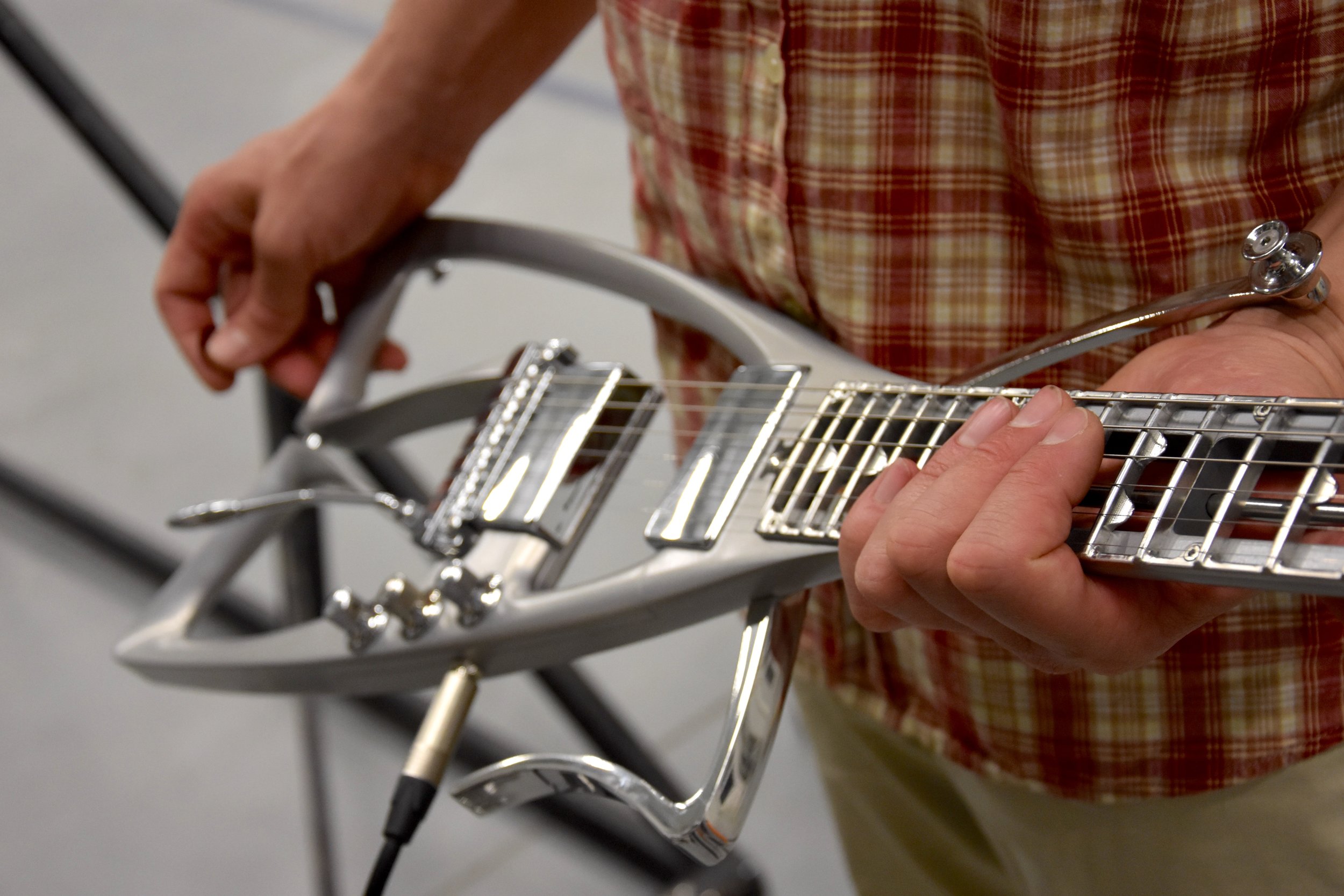 Péter Üveges aluminium electric guitar design. See more at www.up-design.hu