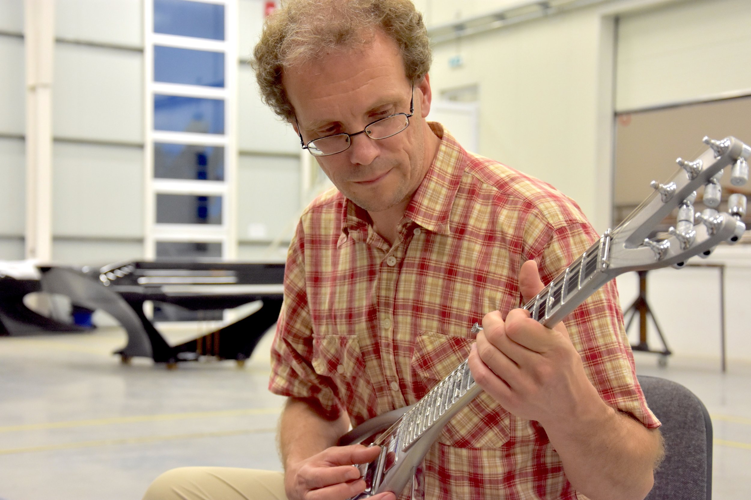 Péter Üveges, with his Bogányi piano and electric guitar design innovations