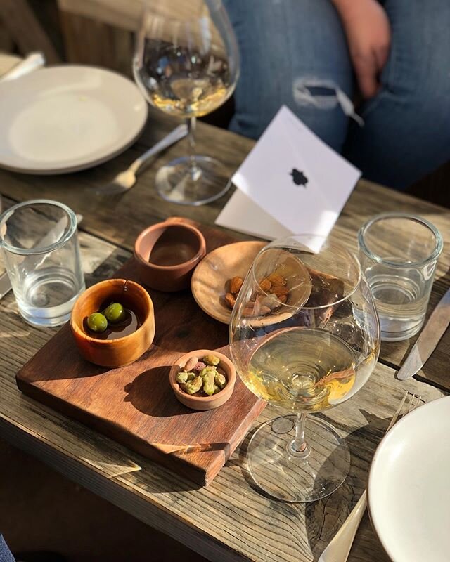 On location @scribewinery this weekend tasting their incredible wines. #vacation
.
Had the opportunity to try some incredible Chards, Pinots and their Syrah while also being treated to some delicious estate grown bites! When you have the chance be su