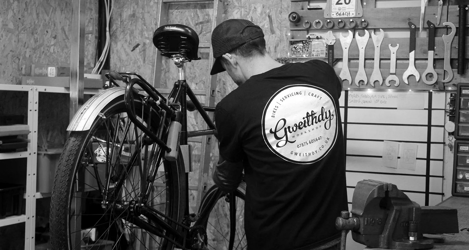 gweithdy-branding-tshirt.jpg