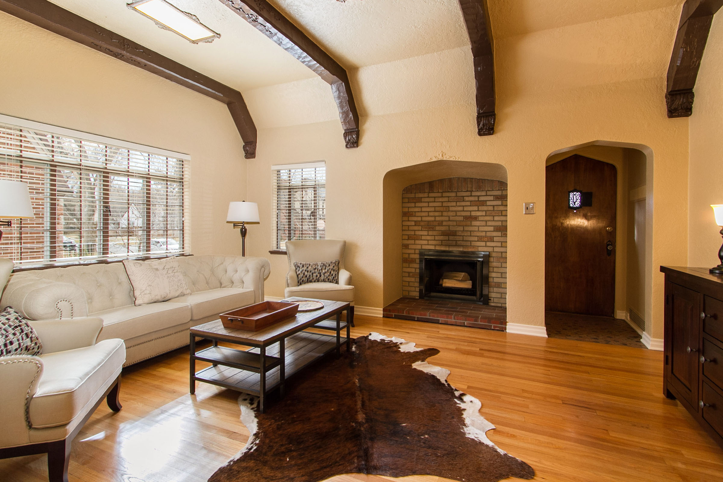 1177290_Vaulted-Living-Room-with-Fireplace-Inglenook_high.jpg