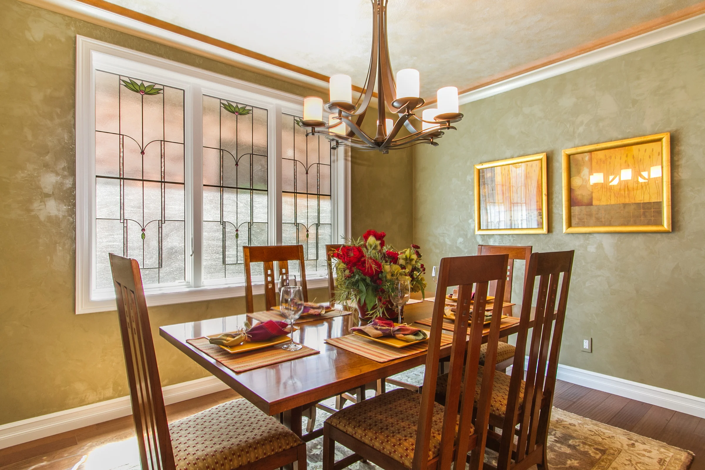 1368018_Dining-Room-Has-Leaded-Glass-and-Venetian-Plaster_high.jpg