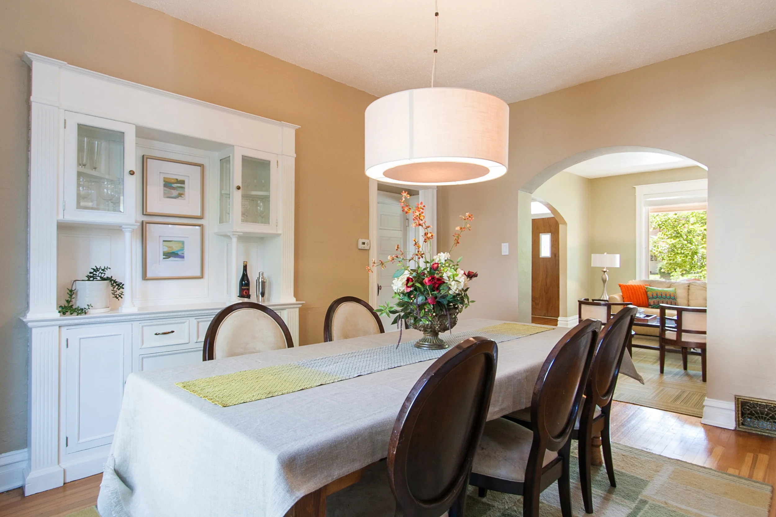 1100725_Dining-Room-with-Built-in-China-Hutch_high.jpg