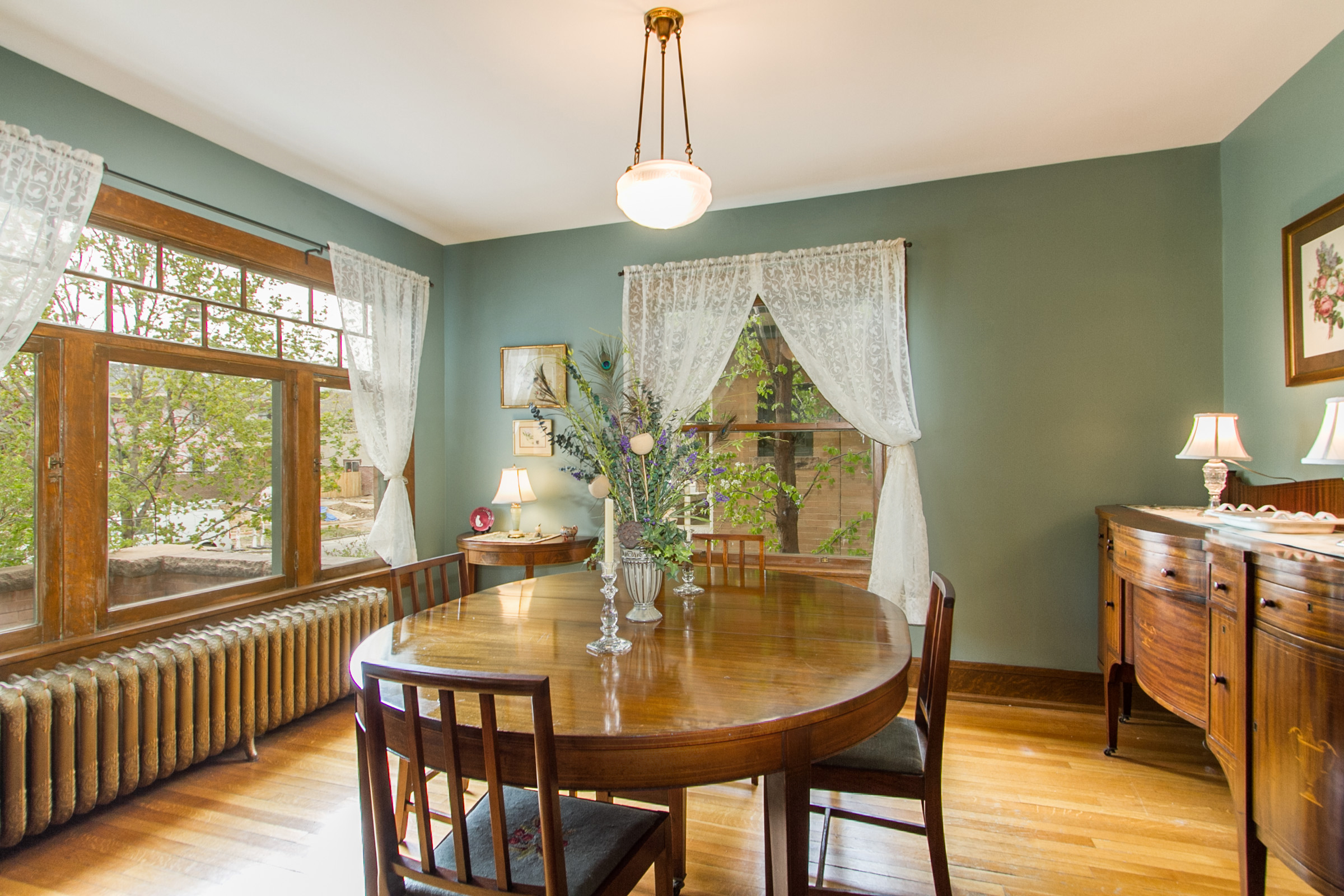 1246108_Large-Dining-Room-Has-Great-WIndows_high.jpg